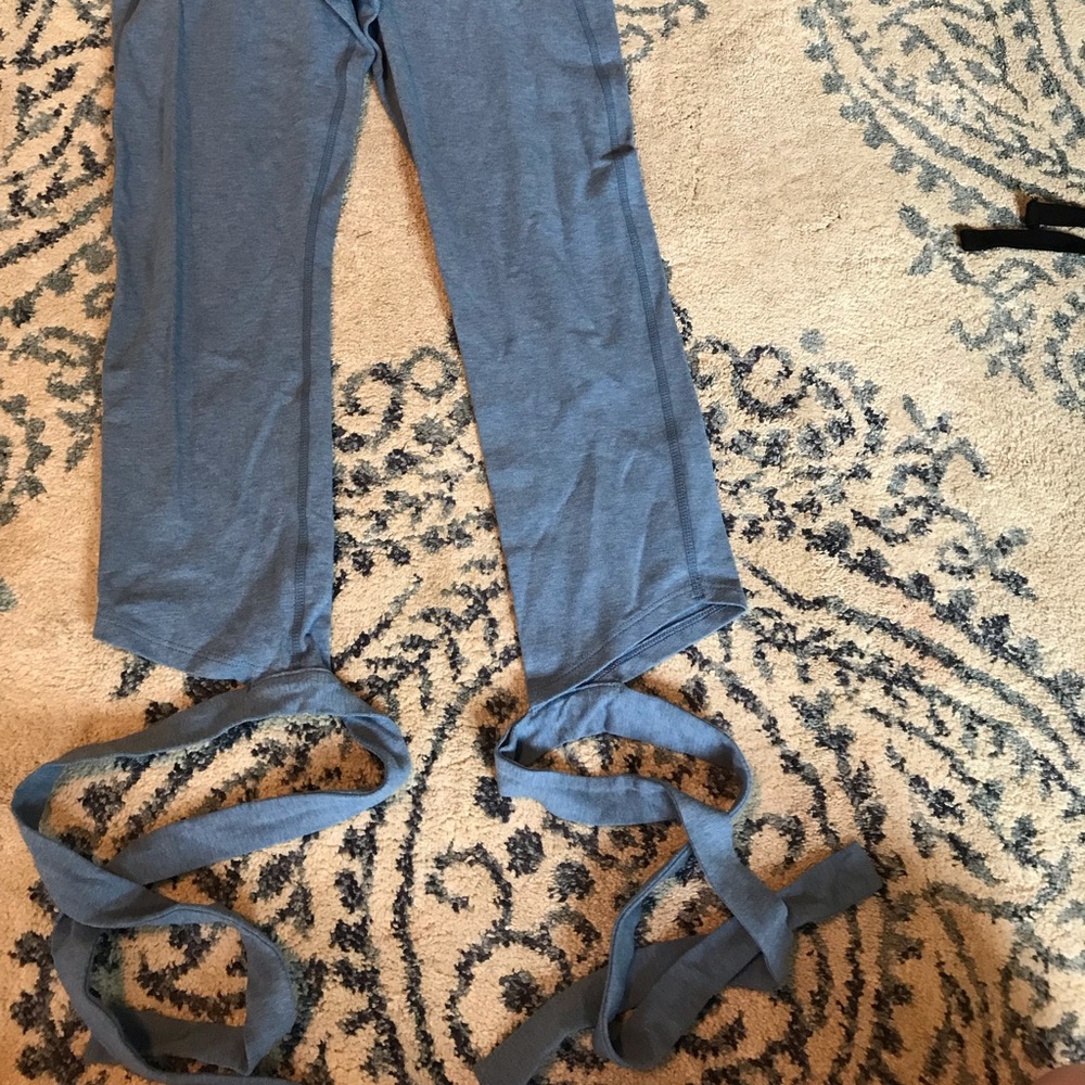 criss cross yoga leggings! NWOT